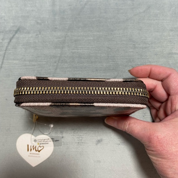 NWT leopard print designer look wallet 4.5“ x 4“ three-quarter round zipperBy,IM - Picture 5 of 10